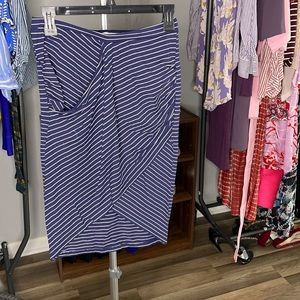 Leith skirt size small